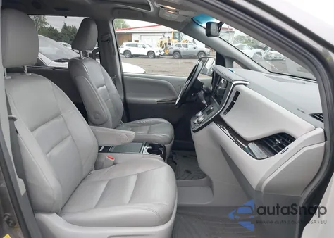 2016 Toyota Sienna Xle 8 Passenger z USA, uszkodzony, nr VIN 5TDYK3DC3GS714599